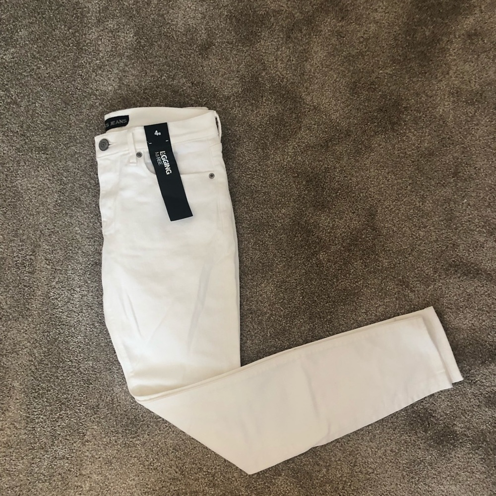 NWT. Express 4R white mid rise pants.